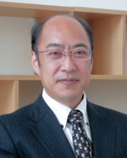 〔有機光デバイスグループ〕 研究グループ長　八尋　正幸